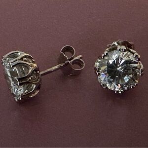 Elegant stud Earrings